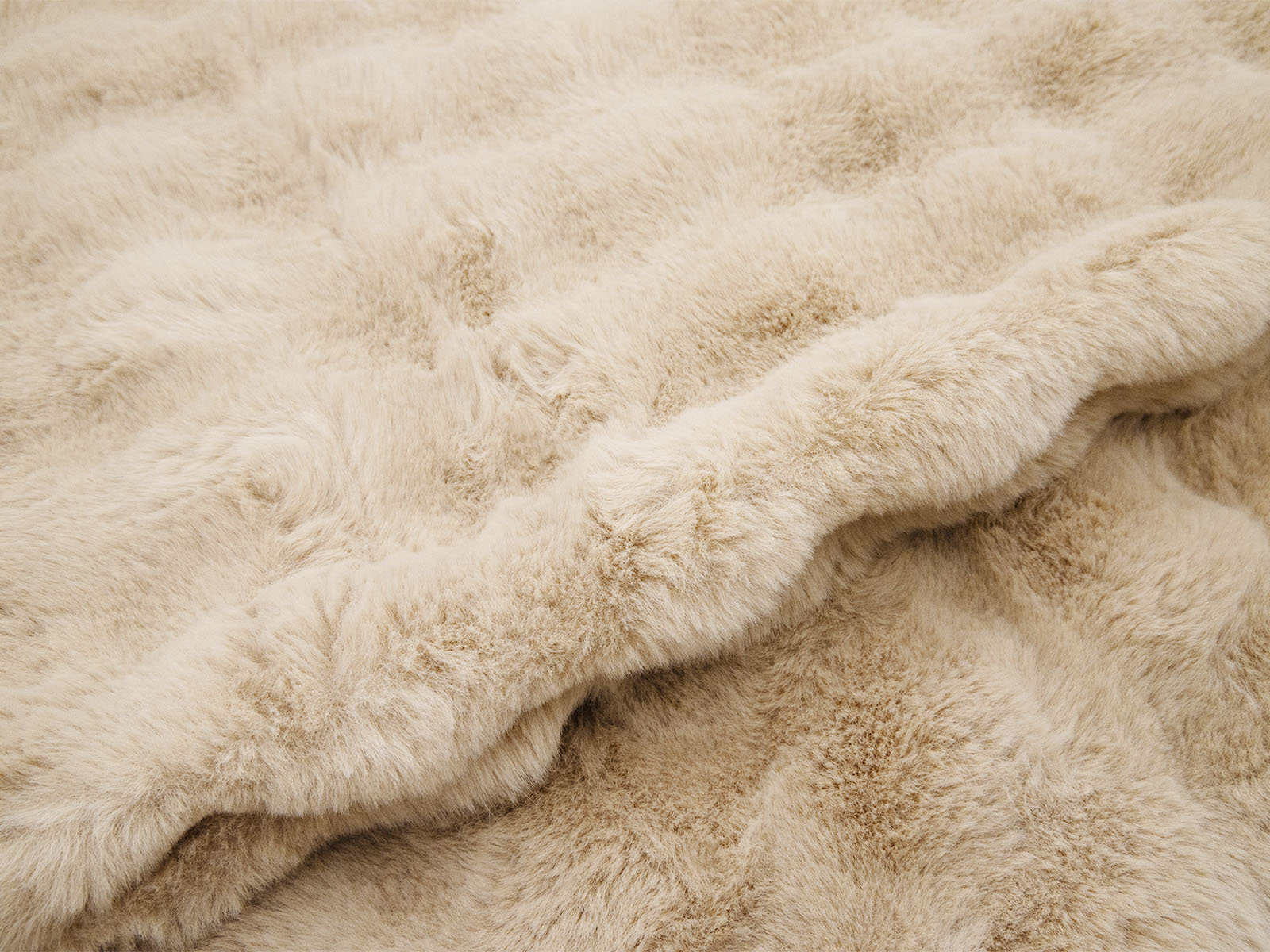 Coperta Prestige colore tortora dettaglio pelliccia