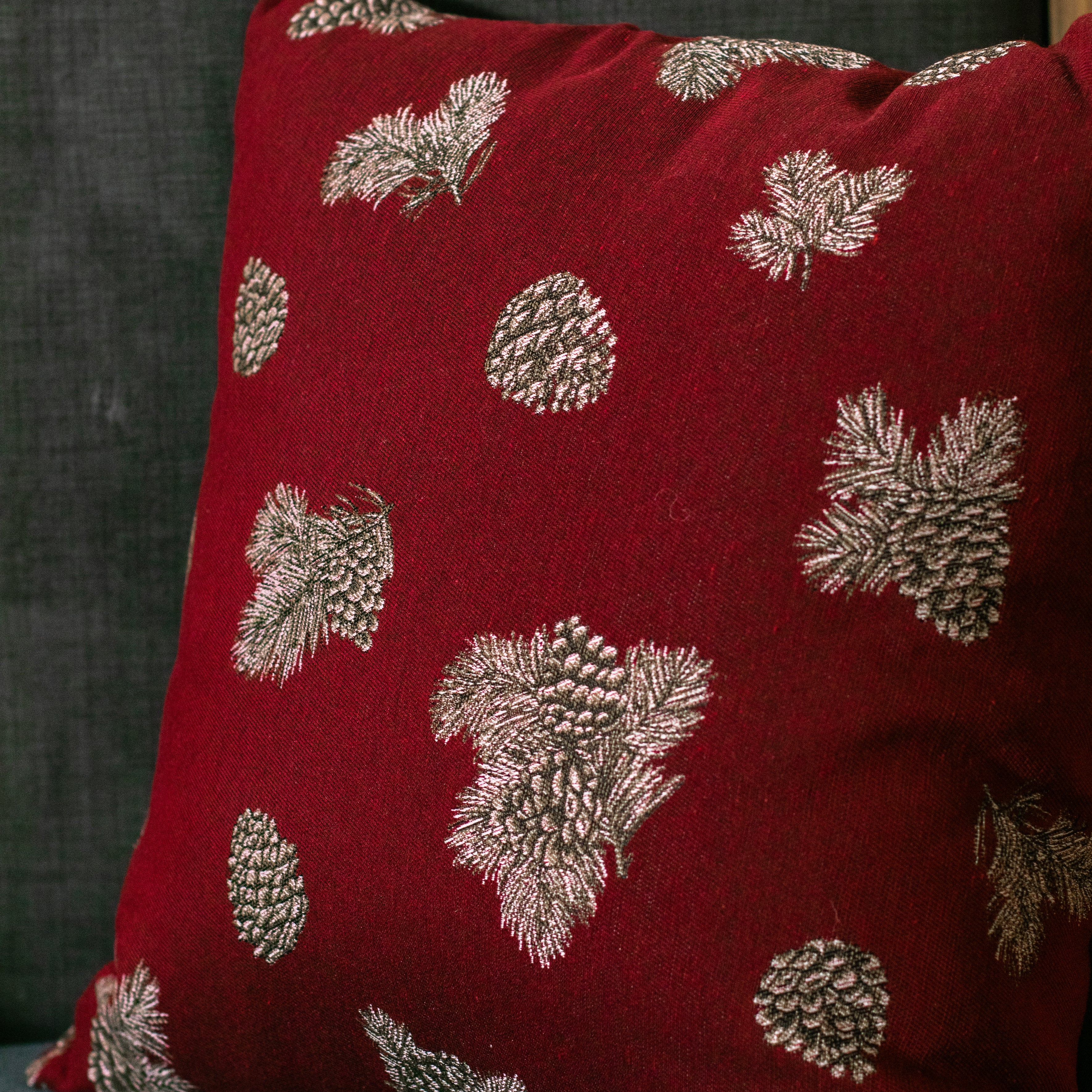 Cuscino Pigne con interno colore bordeaux dettaglio
