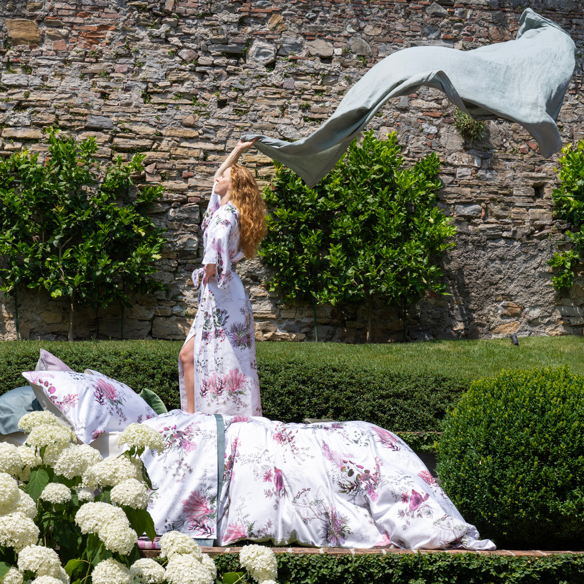 Parure Copripiumino matrimoniale in Raso Carrie modella colore bianco