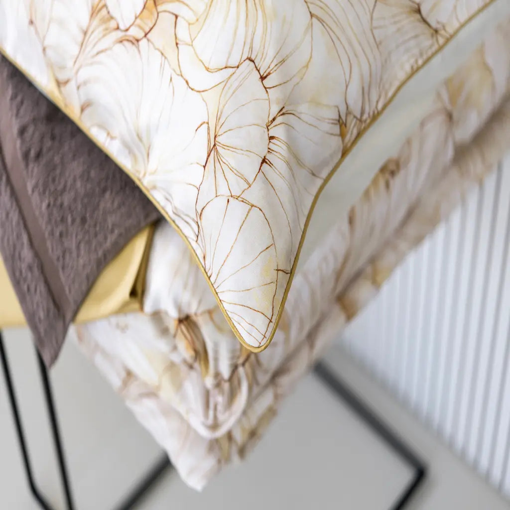 Parure copripiumino in raso di cotone con stampa digitale Afrodite colore naturale dettaglio