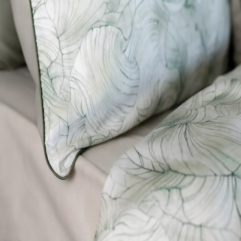 Parure copripiumino in raso di cotone con stampa digitale Afrodite colore pietra dettaglio