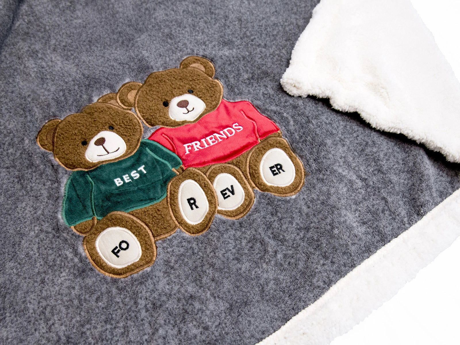 Plaid Friend Forever con orsetti teneri che scaldano cuore e amicizia dettaglio plaid