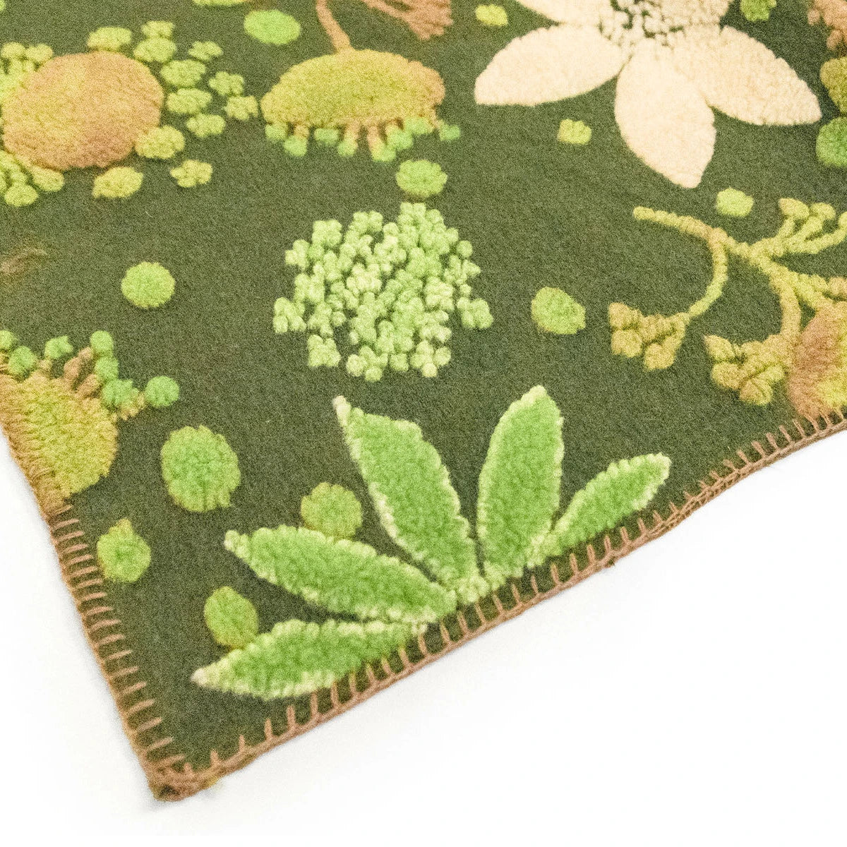 Plaid in lana cotta Melograno – Coperta artigianale decorativa colore verde dettaglio.