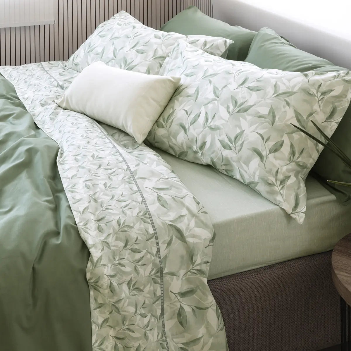 completo-lenzuola-flanella-silvaria-verde-ambientato
