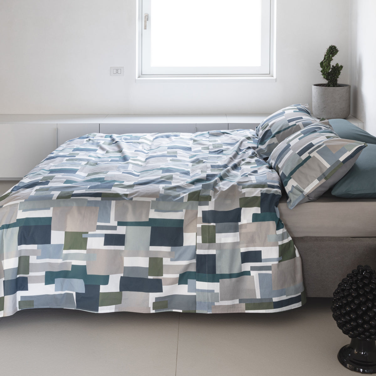 completo-lenzuola-sintesi-metal-blue-ambientato