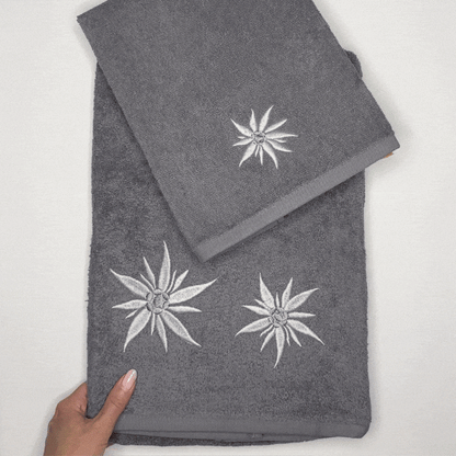 Paire de serviettes Daunex brodées motif edelweiss
