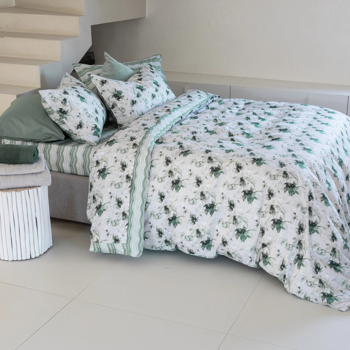 Completo lenzuola in Caldo Cotone Floreale ambientata colore verde