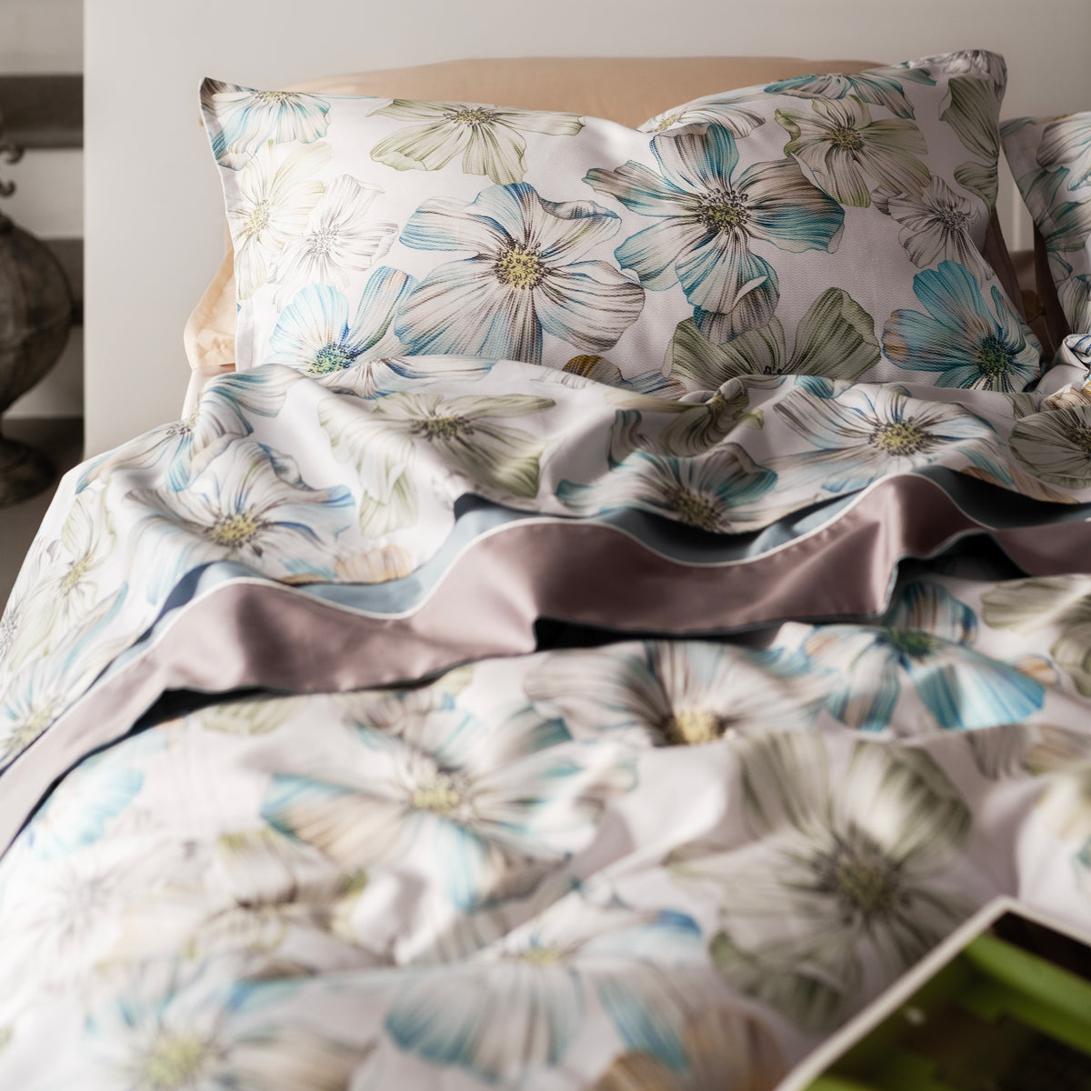 Completo lenzuola matrimoniale in Raso Miranda ambientata colore pietra