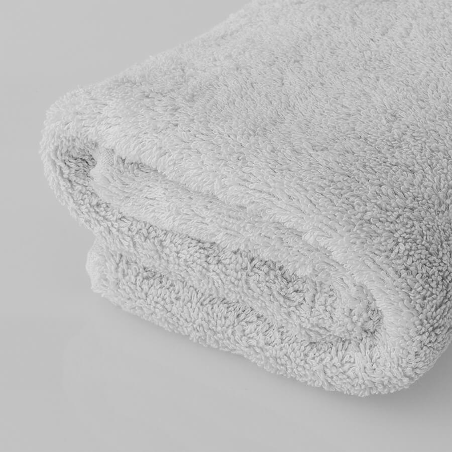 Asciugamani in spugna di puro cotone tinta unita, concept