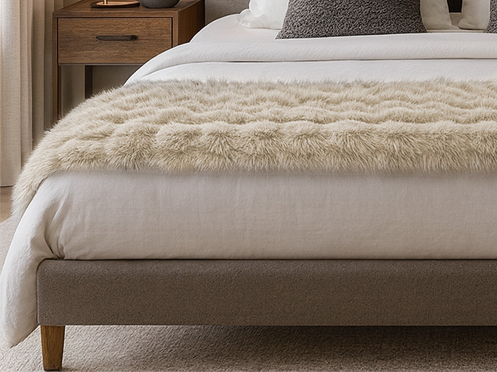 Coperta Prestige colore tortora ambientata