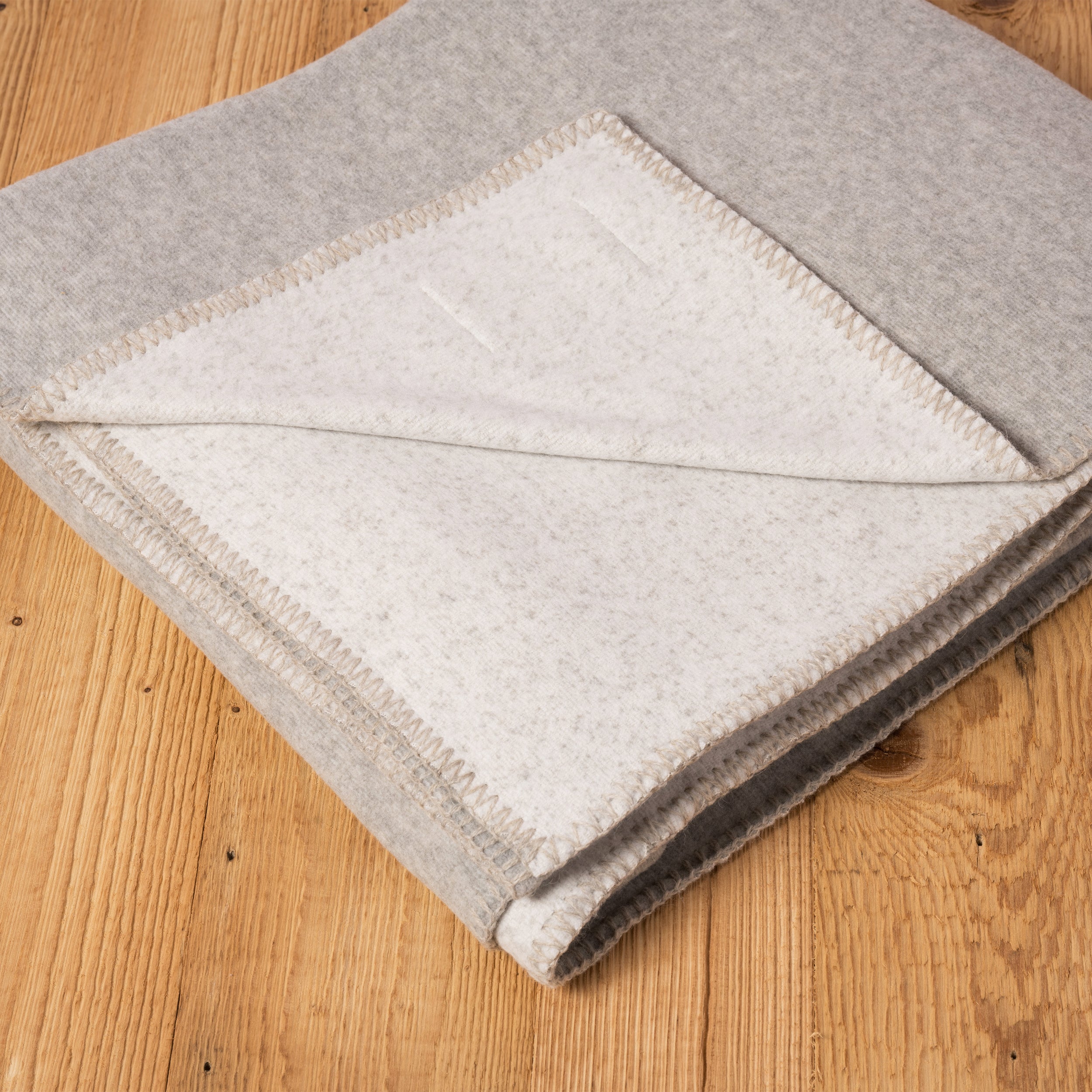 Coperta in fibra di bamboo daunex, nature colore sasso dettaglio retro