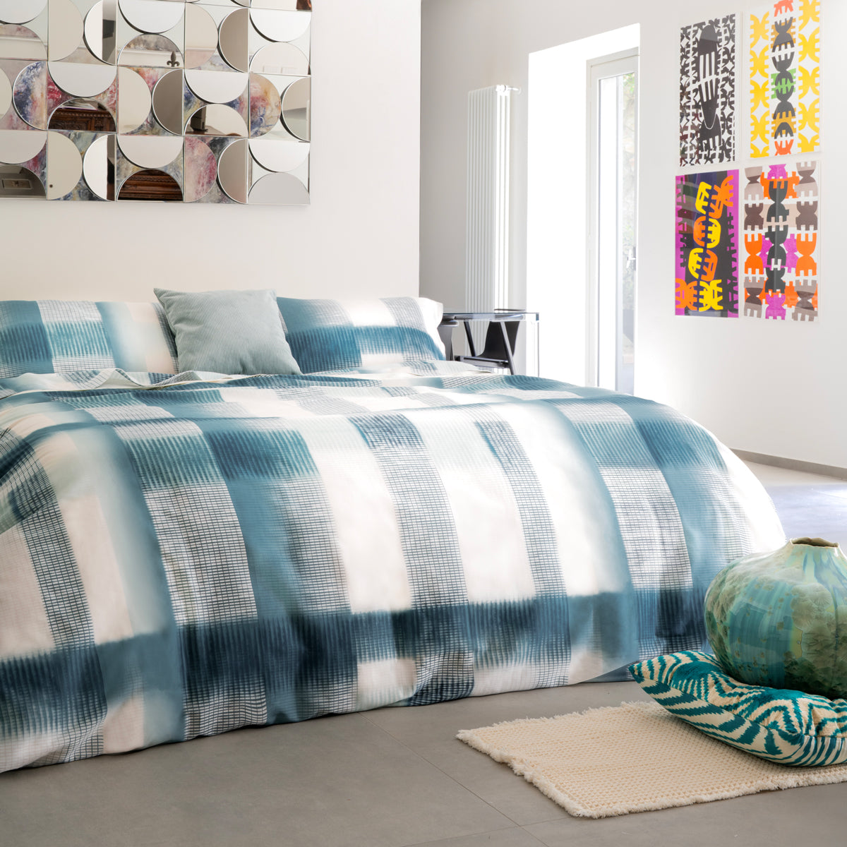 Parure Copripiumino matrimoniale in Raso Adam ambientata colore naturale