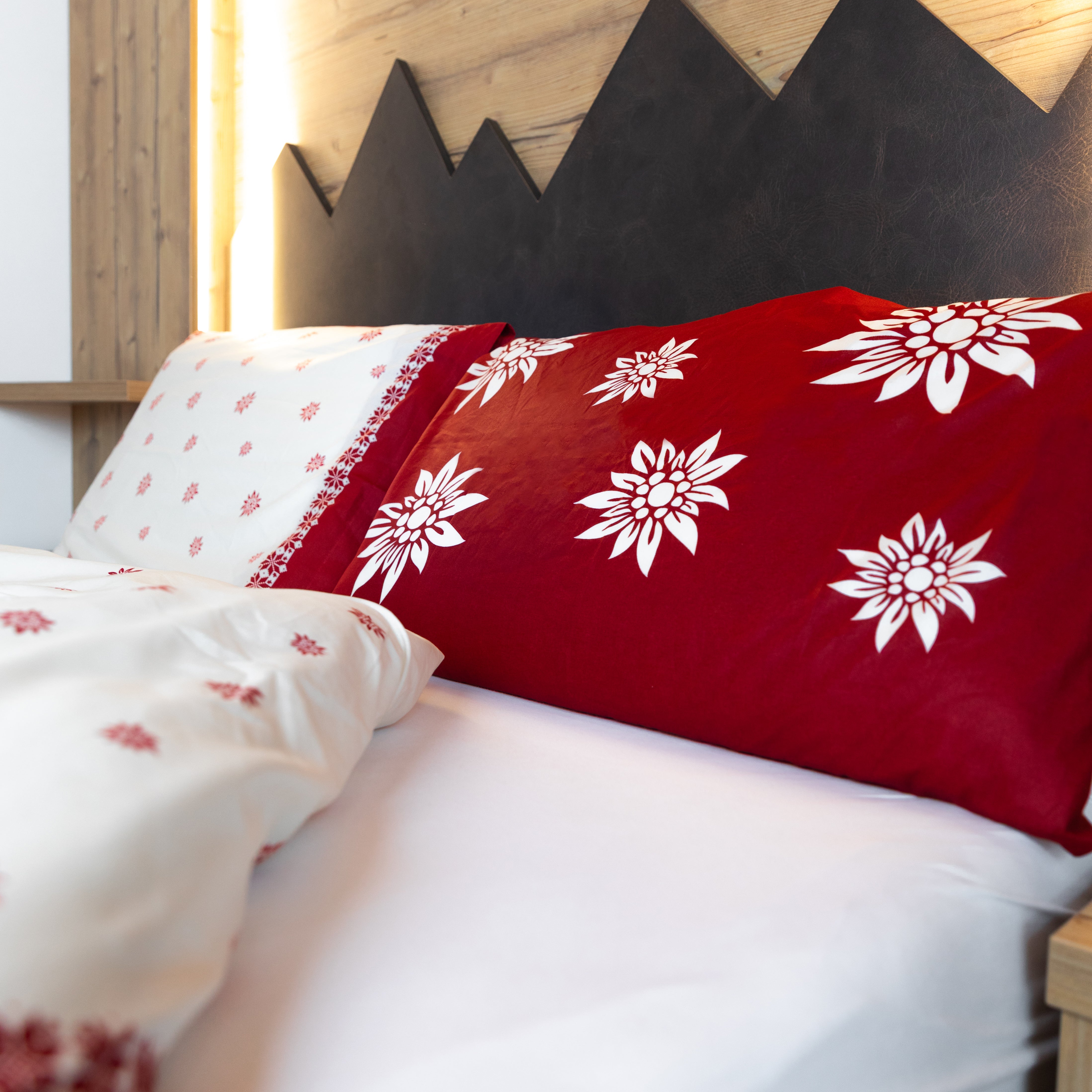 Parure copripiumino in puro cotone Daunex, Braies colore rosso dettaglio federe