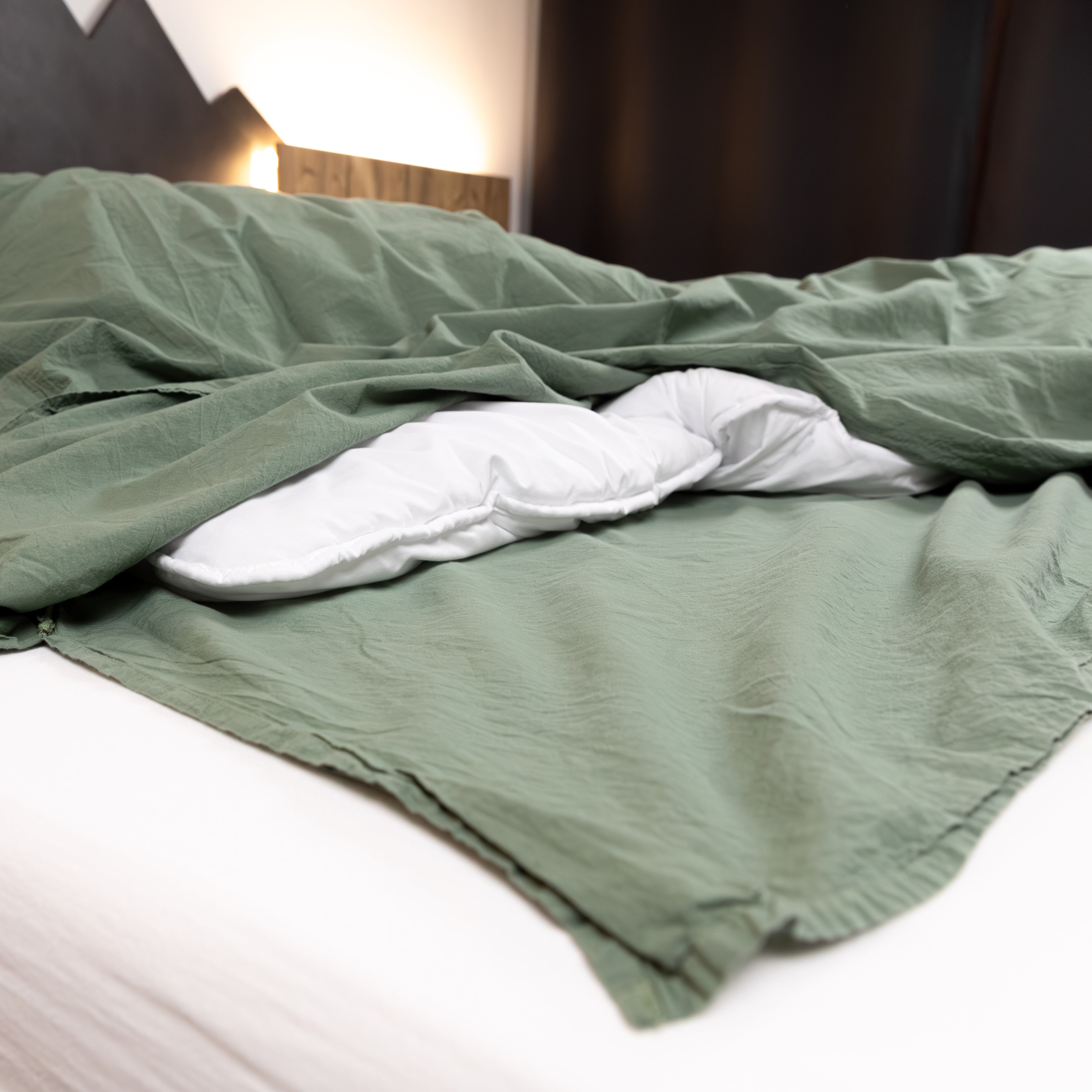 Parure copripiumino no stiro Fresh cotton stone wash Daunex ambientata colore verde dettaglio patella
