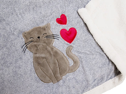 Plaid Friend Pixel con gattino e cuori rossi dettaglio plaid