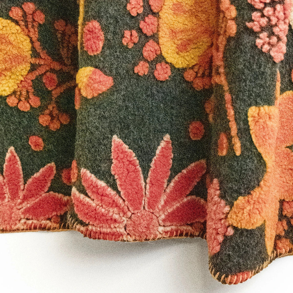 Plaid in lana cotta Melograno – Coperta artigianale decorativa colore antracite dettaglio