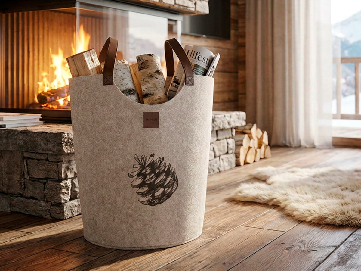 Porta Legna in feltro Pigna Mod Chalet e Cube colore tortora ambientata