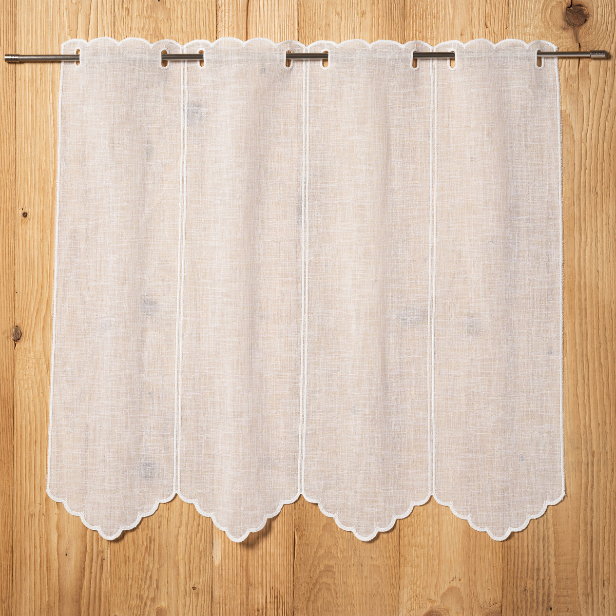 Tenda tirolese Ginevra HomeLoves con disegno ricamato a moduli