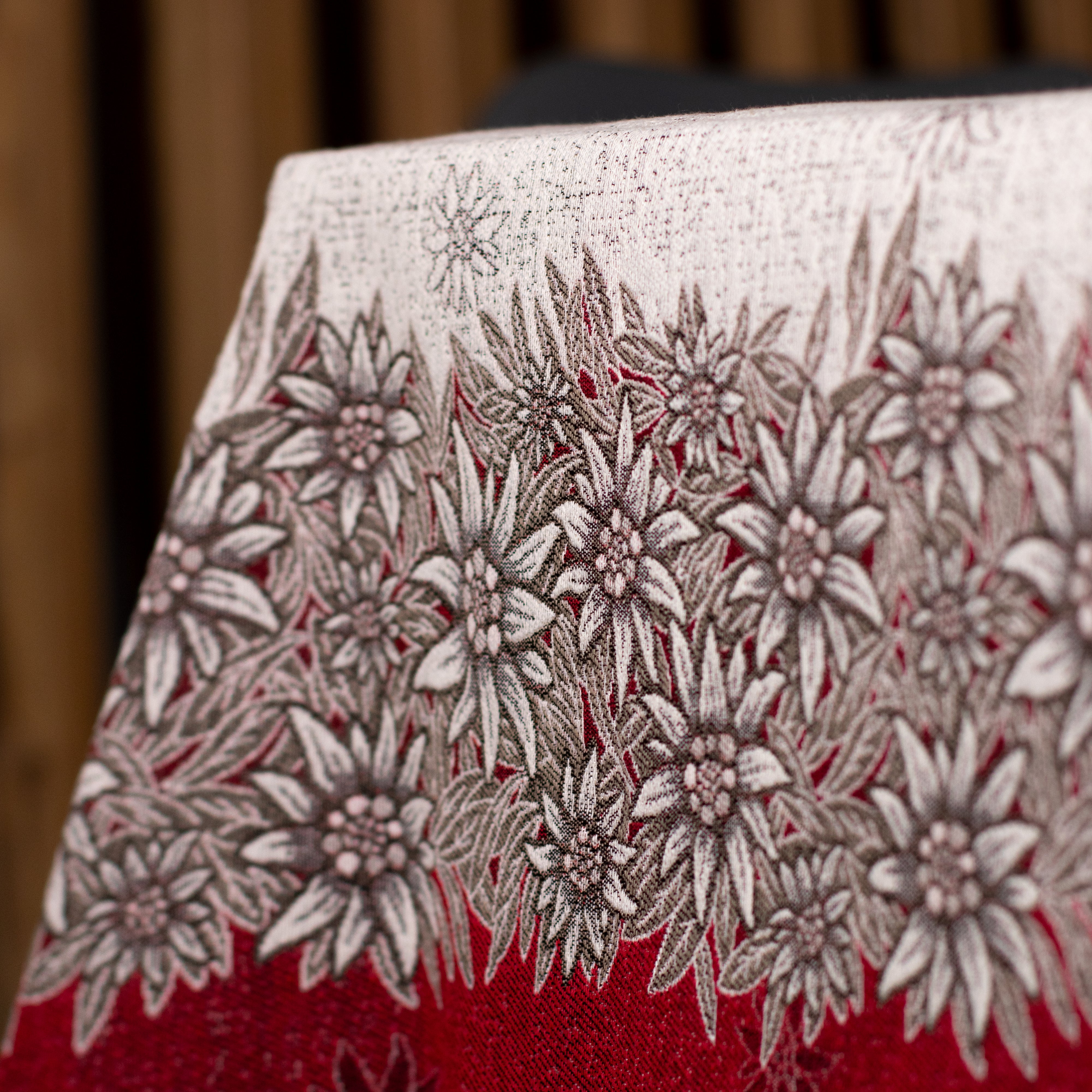 Tovaglia Alpiflora colore  rosso dettaglio