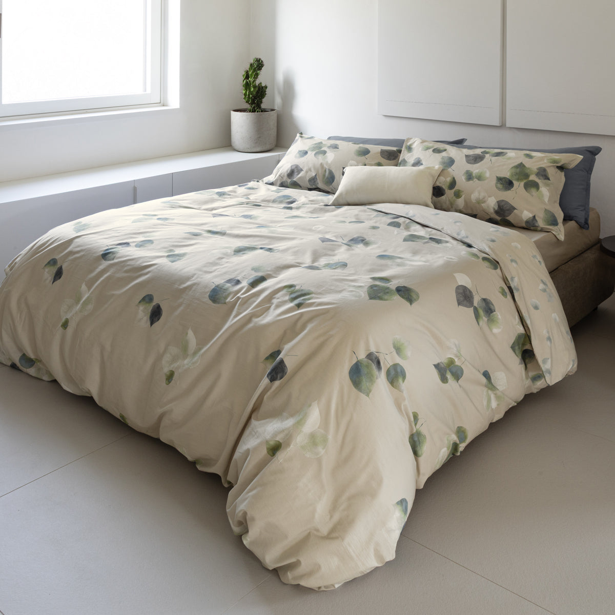 completo-lenzuola-eterea-metal-blue-ambientato